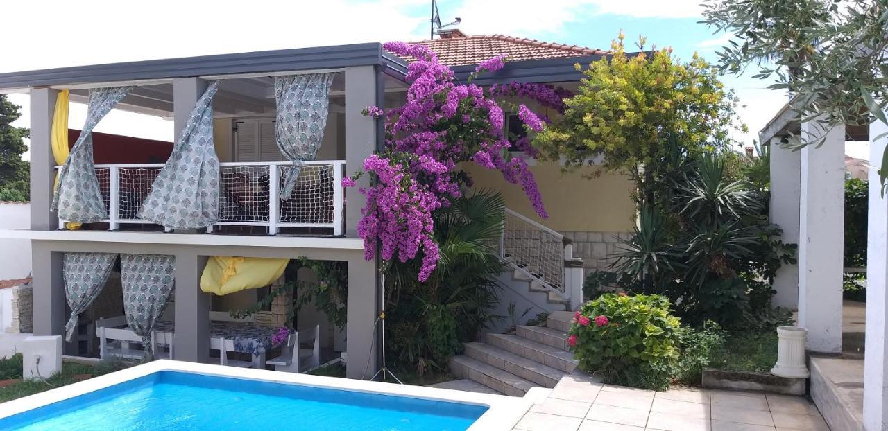Holiday Homes Mare Premantura Esterno foto