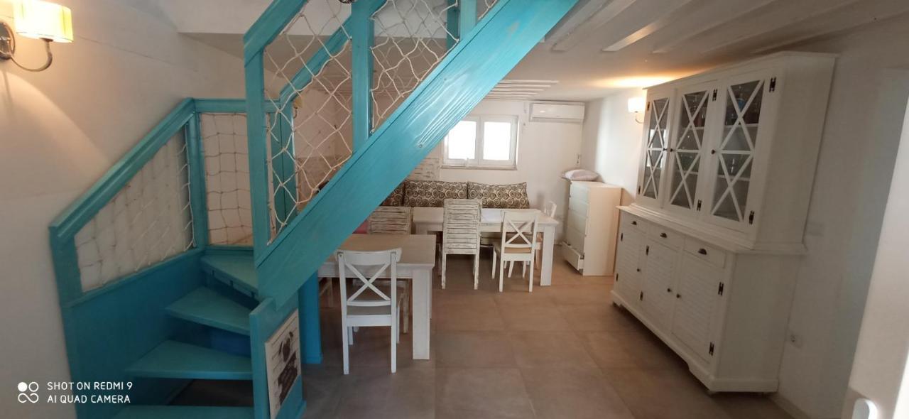 Holiday Homes Mare Premantura Esterno foto