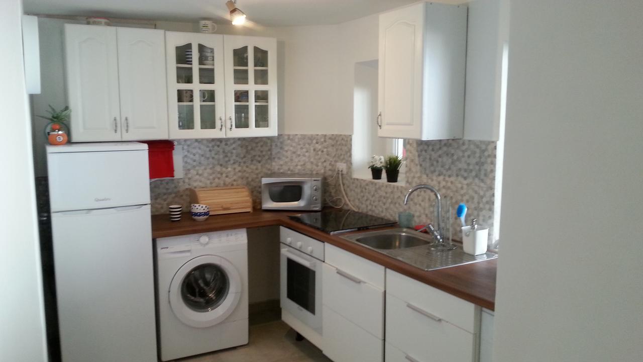 Holiday Homes Mare Premantura Esterno foto