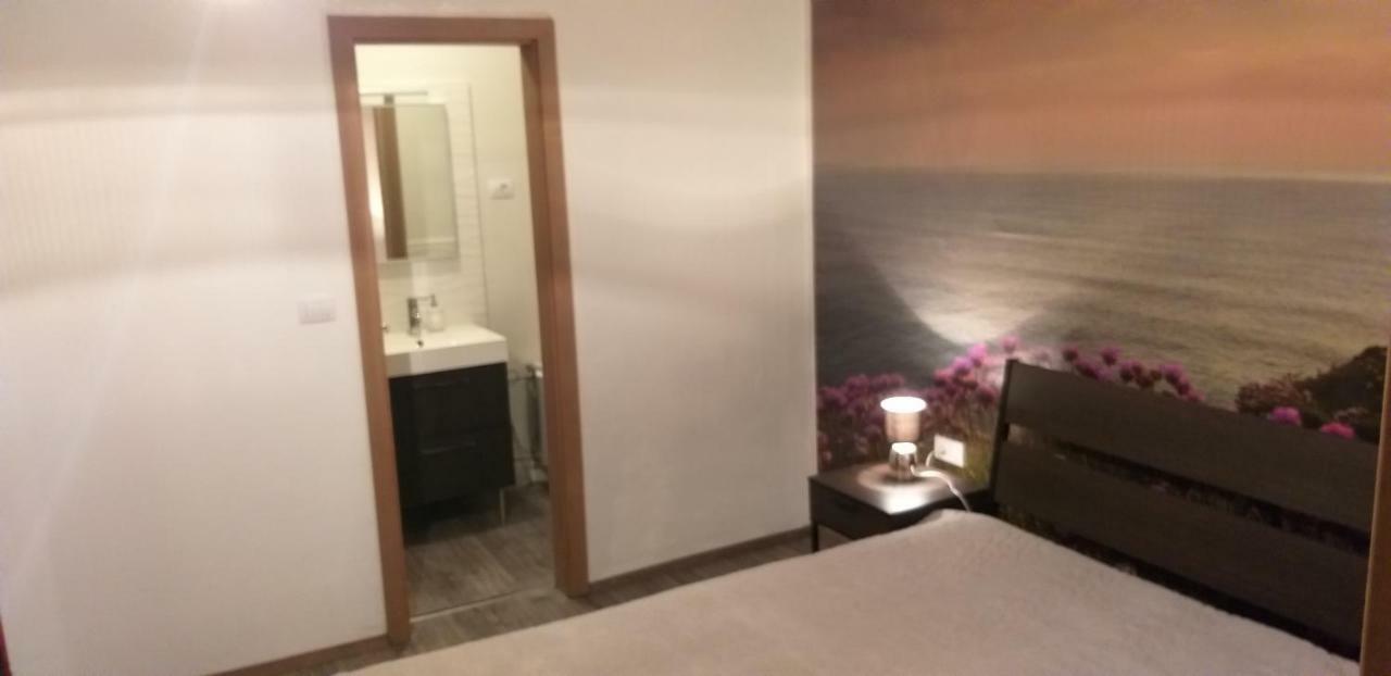 Holiday Homes Mare Premantura Esterno foto